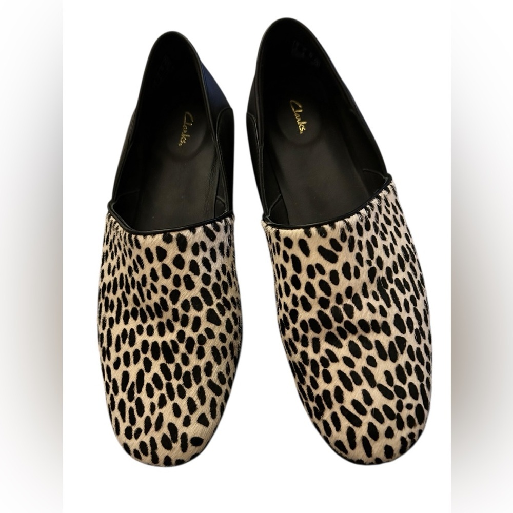 Clarks Pure Tone Black White Combination Calf Hair Spotted Fur Loafers Size 7.5